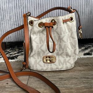 Michael Kors Jules Crossbody bag